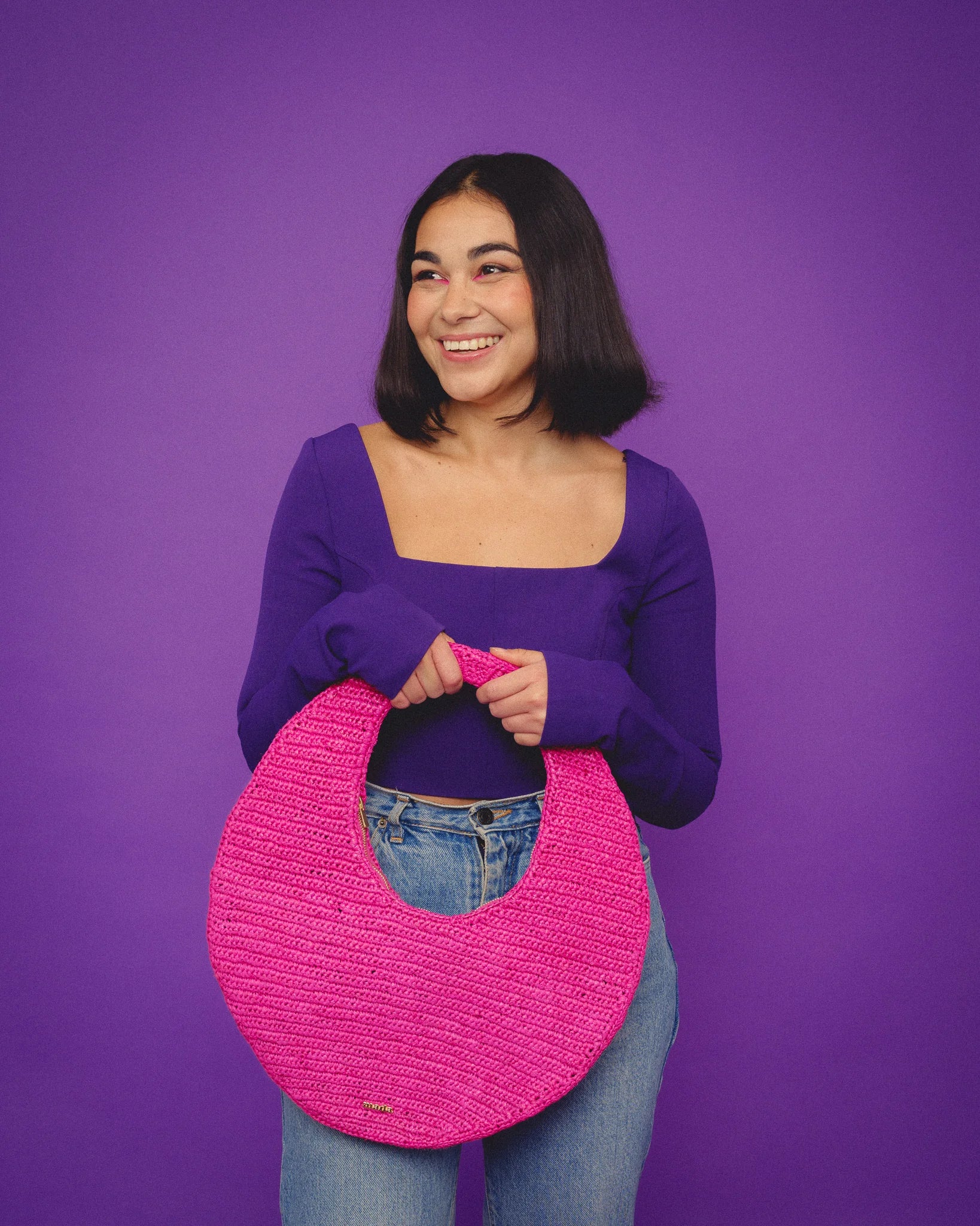 sac rond éthique en raphia – coloris rose – fait main à Madagascar